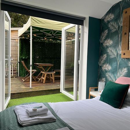 Stylish & Cosy Margate Escape With Hot Tub And Log Burner Dogs Welcome Exterior photo