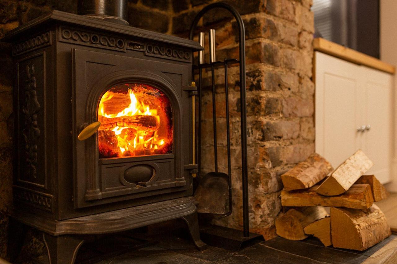 Stylish & Cosy Margate Escape With Hot Tub And Log Burner Dogs Welcome Exterior photo