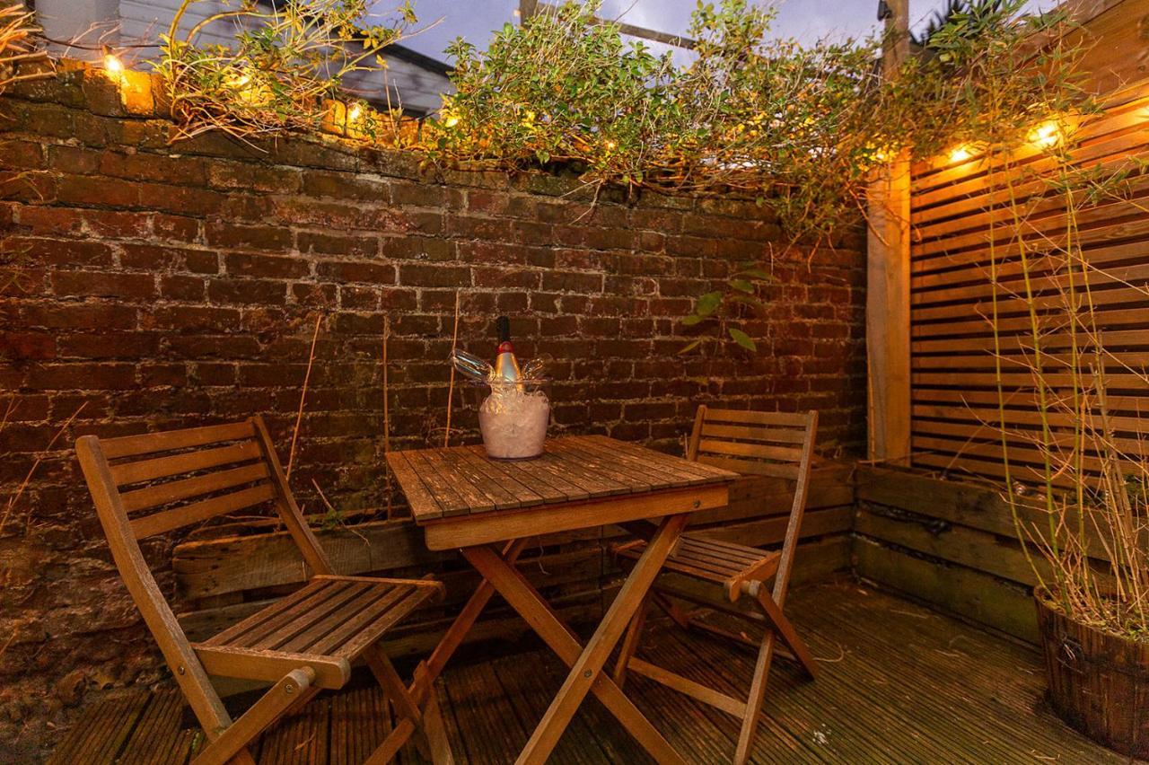 Stylish & Cosy Margate Escape With Hot Tub And Log Burner Dogs Welcome Exterior photo