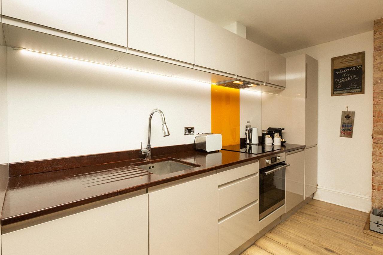 Stylish & Cosy Margate Escape With Hot Tub And Log Burner Dogs Welcome Exterior photo