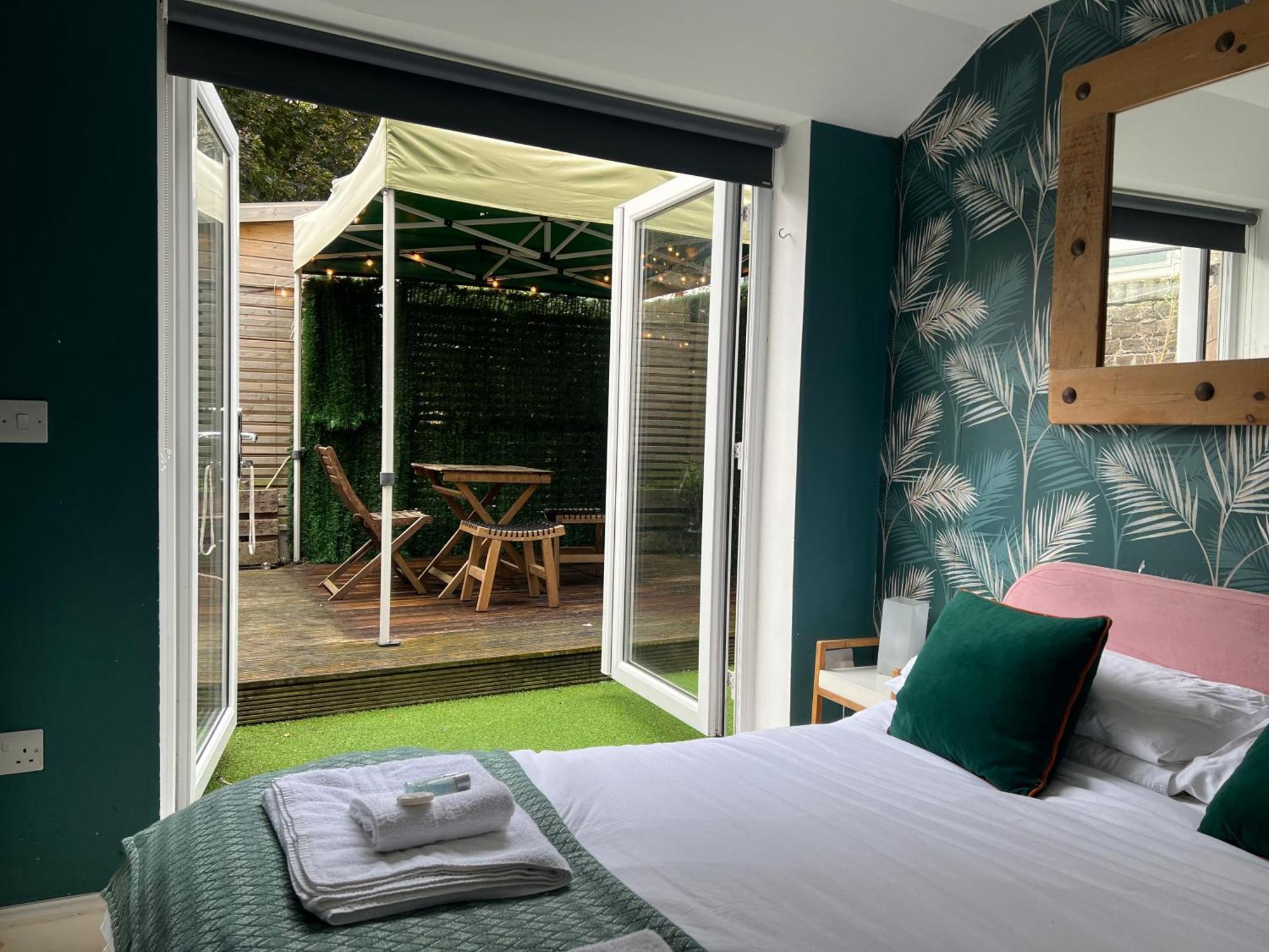 Stylish & Cosy Margate Escape With Hot Tub And Log Burner Dogs Welcome Exterior photo